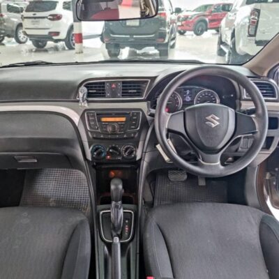 Suzuki Caiz 1.2GL Auto เบนซิน ปี 2017 รถเก๋งมือสอง เจ๊คำปุ่นยูสคาร์ รถมือสอง ราคาถูก ฟรีดาวน์ รับประกันมือสอง