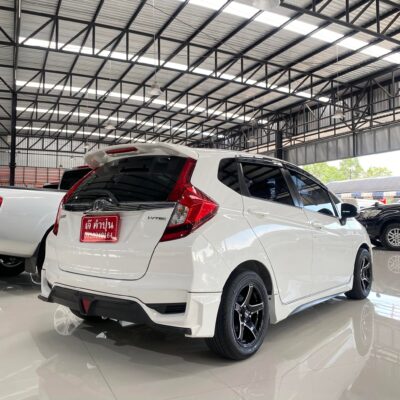 Honda Jazz GK 1.5 V+ i-VTEC ปี 2019 รถเก๋งมือสอง เจ๊คำปุ่นยูสคาร์ รถมือสอง ราคาถูก ฟรีดาวน์ รับประกันมือสอง