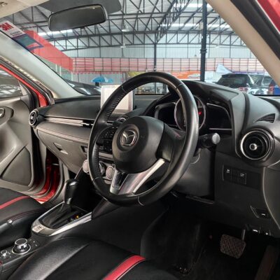 Mazda 2 SKYACTIV-G 1.3 AT เบนซิน ปี 2016 รถเก๋งมือสอง เจ๊คำปุ่นยูสคาร์ รถมือสอง ราคาถูก ฟรีดาวน์ รับประกันมือสอง