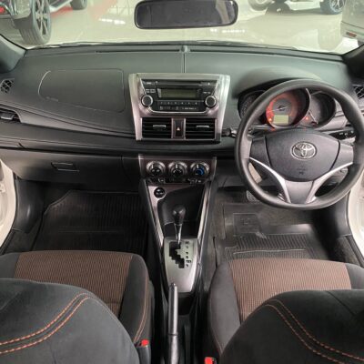 Toyota Yaris 1.2 E AT เบนซิน ปี 2016 รถเก๋งมือสอง เจ๊คำปุ่นยูสคาร์ รถมือสอง ราคาถูก ฟรีดาวน์ รับประกันมือสอง