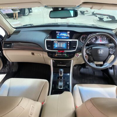 Honda Accord 2.0 EL AT เบนซิน ปี 2016 รถเก๋งมือสอง เจ๊คำปุ่นยูสคาร์ รถมือสอง ราคาถูก ฟรีดาวน์ รับประกันมือสอง