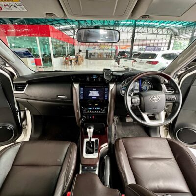 Toyota Fortuner 2.4V 2WD AT ปี 2017 รถsuvมือสอง เจ๊คำปุ่นยูสคาร์ รถมือสอง ราคาถูก ฟรีดาวน์ รับประกันมือสอง