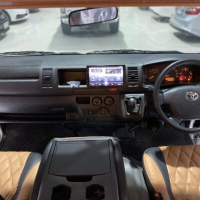 Toyota Cummuter 3.0D4D MT ดีเซล ปี 2017 รถตู้มือสอง เจ๊คำปุ่นยูสคาร์ รถมือสอง ราคาถูก ฟรีดาวน์ รับประกันมือสอง