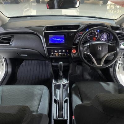 Honda City 1.5 V+ AT เบนซิน ปี 2017 รถเก๋งมือสอง เจ๊คำปุ่นยูสคาร์ รถมือสอง ราคาถูก ฟรีดาวน์ รับประกันมือสอง