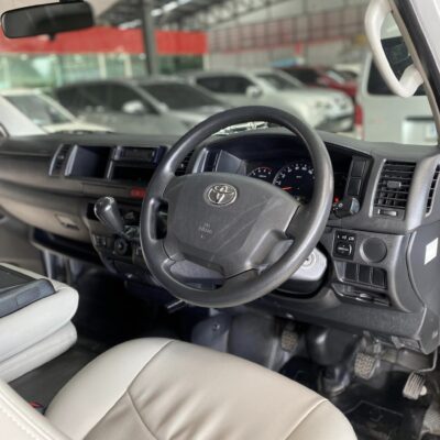 Toyota Cummuter 3.0 D4D MT ดีเซล ปี 2017 รถตู้มือสอง เจ๊คำปุ่นยูสคาร์ รถมือสอง ราคาถูก ฟรีดาวน์ รับประกันมือสอง