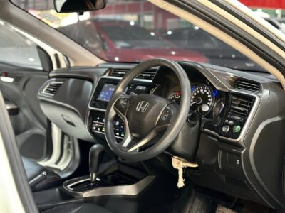 Honda City 1.5 SV i-VTEC AT เบนซิน ปี 2017 รถเก๋งมือสอง เจ๊คำปุ่นยูสคาร์ รถมือสอง ราคาถูก ฟรีดาวน์ รับประกันมือสอง