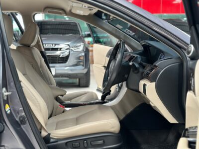 Honda Accord 2.0 EL AT เบนซิน ปี 2016 รถเก๋งมือสอง เจ๊คำปุ่นยูสคาร์ รถมือสอง ราคาถูก ฟรีดาวน์ รับประกันมือสอง