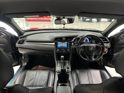 Honda Civic FK 1.5 Turbo Hacthback 2017 รถเก๋งมือสอง เจ๊คำปุ่นยูสคาร์ รถมือสองชลบุรี ระยอง จันทบุรี สมุทรปราการ
