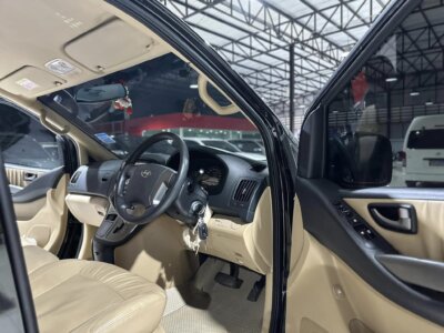 Hyundai H1 Touring 2.5 AT ดีเซล 2018 รถsuvมือสอง เจ๊คำปุ่นยูสคาร์ รถมือสองชลบุรี ระยอง จันทบุรี สมุทรปราการ