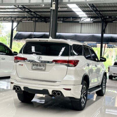 Toyota Fortuner 2.4V 2WD AT ปี 2018 รถsuvมือสอง เจ๊คำปุ่นยูสคาร์ รถมือสองชลบุรี ระยอง จันทบุรี สมุทรปราการ