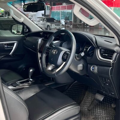Toyota Fortuner 2.4 Leader 4WD ปี 2022 รถsuvมือสอง เจ๊คำปุ่นยูสคาร์ รถมือสองชลบุรี ระยอง จันทบุรี สมุทรปราการ
