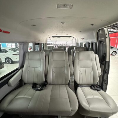 Toyota Commuter 2.8 MT ดีเซล ปี 2020 รถตู้มือสอง เจ๊คำปุ่นยูสคาร์ รถมือสองชลบุรี ระยอง จันทบุรี สมุทรปราการ