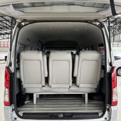 Toyota Commuter 2.8 MT ดีเซล ปี 2020 รถตู้มือสอง เจ๊คำปุ่นยูสคาร์ รถมือสองชลบุรี ระยอง จันทบุรี สมุทรปราการ