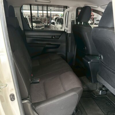 Toyota Revo Double cab 2.4 E MT Prerunner ปี 2018 รถกระบะมือสอง เจ๊คำปุ่นยูสคาร์ รถมือสองชลบุรี ระยอง จันทบุรี สมุทรปราการ