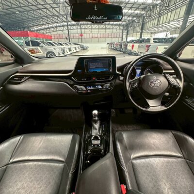 Toyota C-HR 1.8 HV Mid ปี 2018 รถเก๋งมือสอง เจ๊คำปุ่นยูสคาร์ รถมือสองชลบุรี ระยอง จันทบุรี สมุทรปราการ