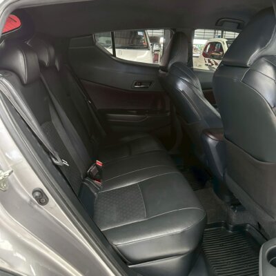 Toyota C-HR 1.8 HV Mid ปี 2018 รถเก๋งมือสอง เจ๊คำปุ่นยูสคาร์ รถมือสองชลบุรี ระยอง จันทบุรี สมุทรปราการ