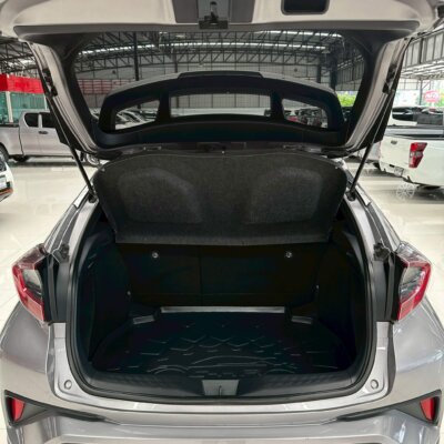 Toyota C-HR 1.8 HV Mid ปี 2018 รถเก๋งมือสอง เจ๊คำปุ่นยูสคาร์ รถมือสองชลบุรี ระยอง จันทบุรี สมุทรปราการ