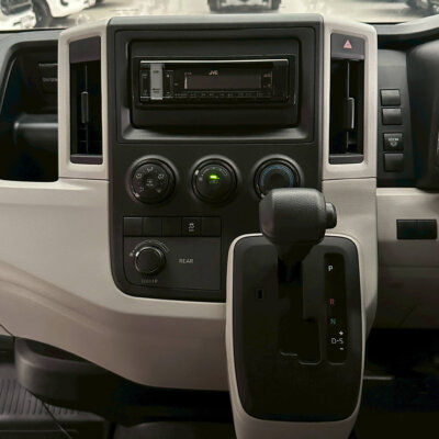 Toyota Commuter 2.8 AT ดีเซล ปี 2022 รถตู้มือสอง เจ๊คำปุ่นยูสคาร์ รถมือสองชลบุรี ระยอง จันทบุรี สมุทรปราการ