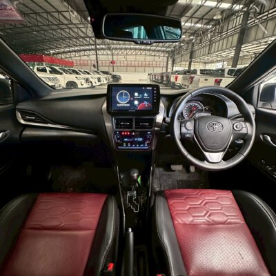 Toyota Yaris Hatchback 1.2 Premium S CVT 2023 รถเก๋งมือสอง เจ๊คำปุ่นยูสคาร์ รถมือสองชลบุรี ระยอง จันทบุรี สมุทรปราการ