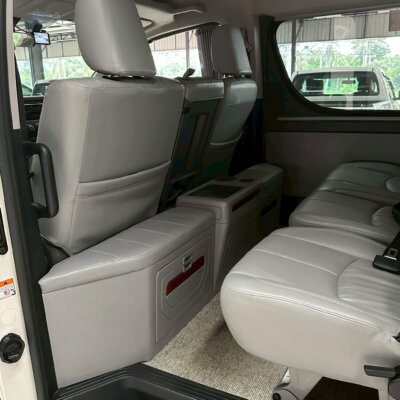 Toyota Commuter 2.8 AT ดีเซล ปี 2022 รถตู้มือสอง เจ๊คำปุ่นยูสคาร์ รถมือสองชลบุรี ระยอง จันทบุรี สมุทรปราการ